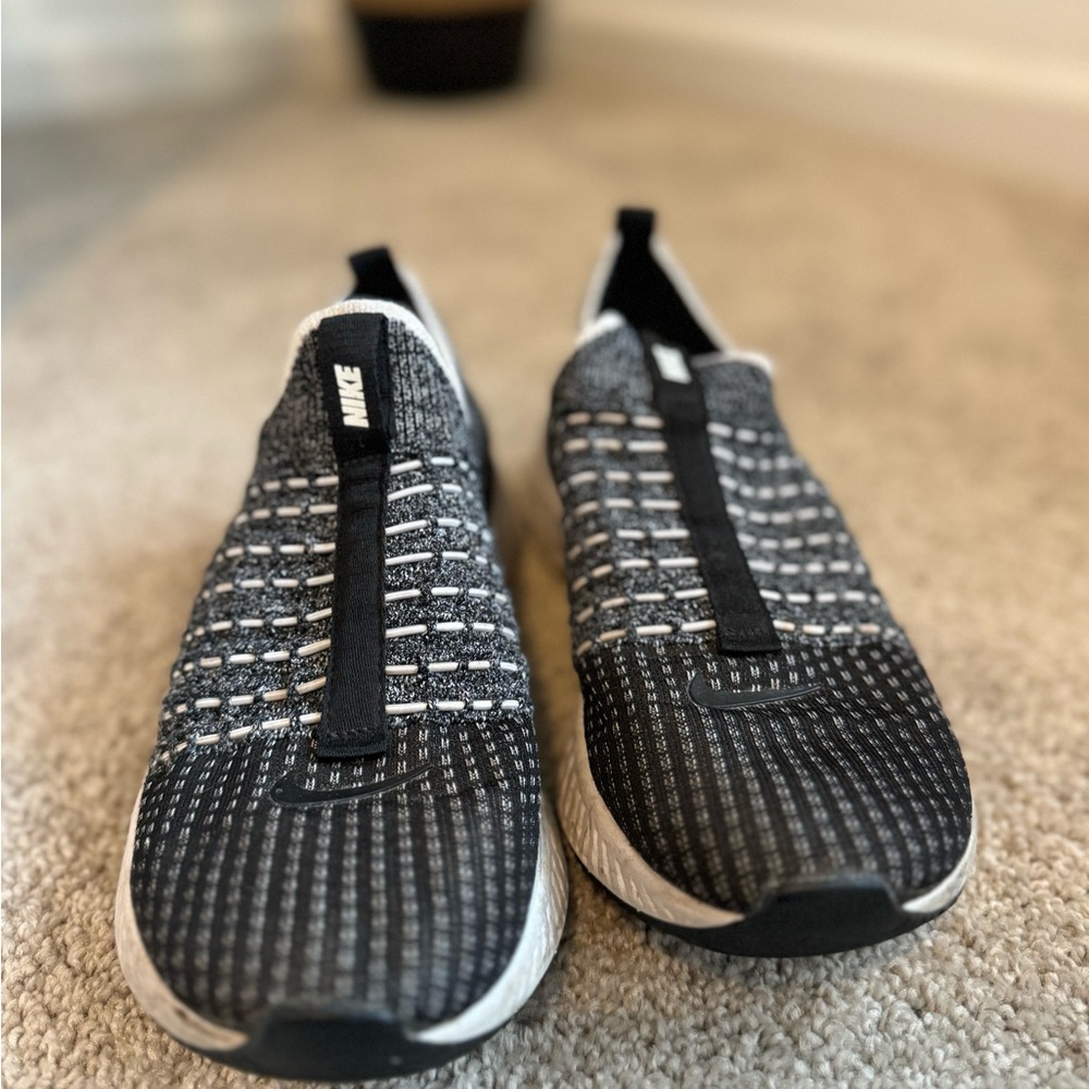 Nike shoes lightly worn!